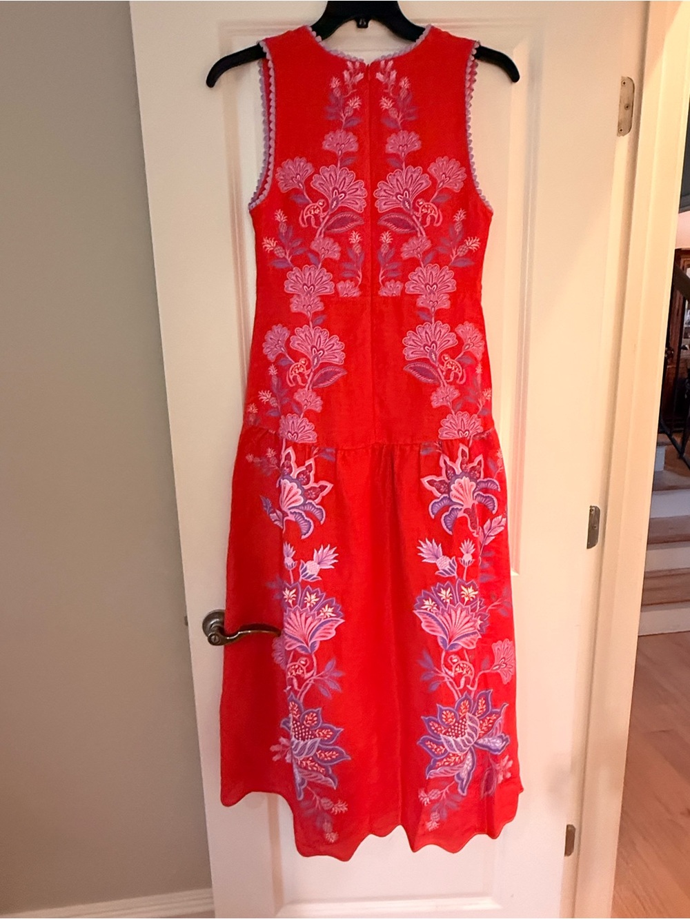 NWT 🌺 Farm Rio Red Porcelain
Garden Premium Linen Midi Dress
M - Picture 6 of 6